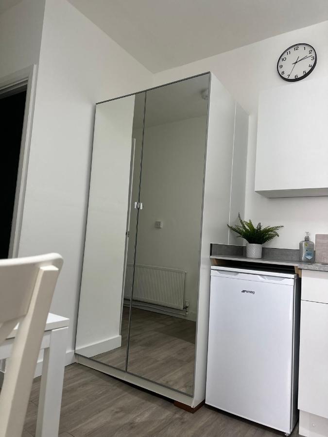 High Barnet Studio Flat Exterior photo